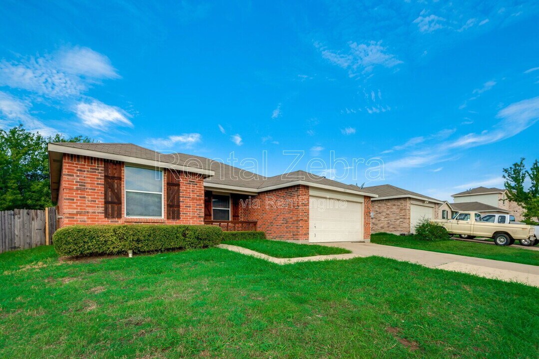 1117 Scarlet Sage Pkwy in Burleson, TX - Building Photo