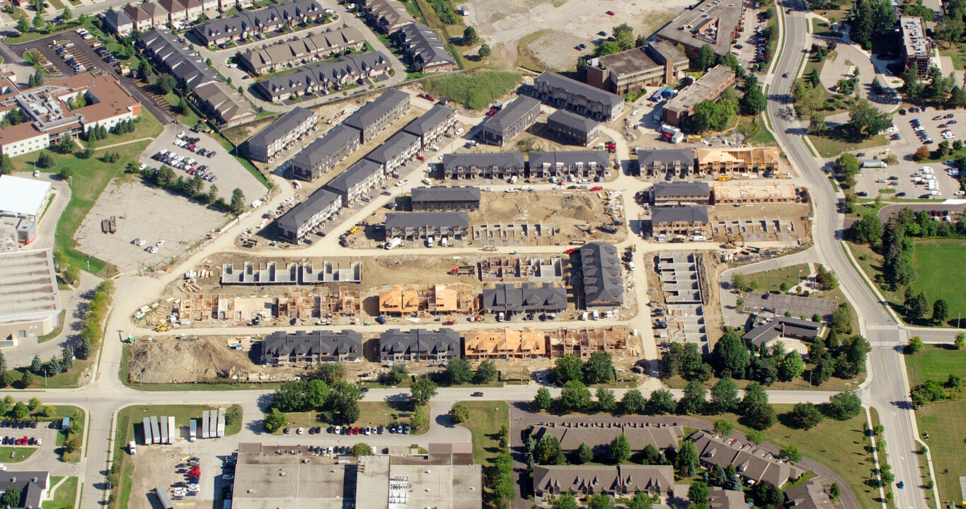 Chedoke Heights in Hamilton, ON - Building Photo