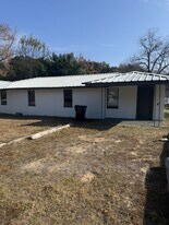 102 Moore St in Cusseta, GA - Building Photo
