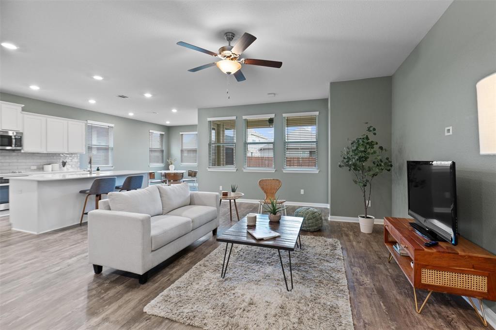 616 Sixpence Ln in Georgetown, TX - Foto de edificio