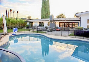 4820 Abbeyville Ave in Woodland Hills, CA - Building Photo