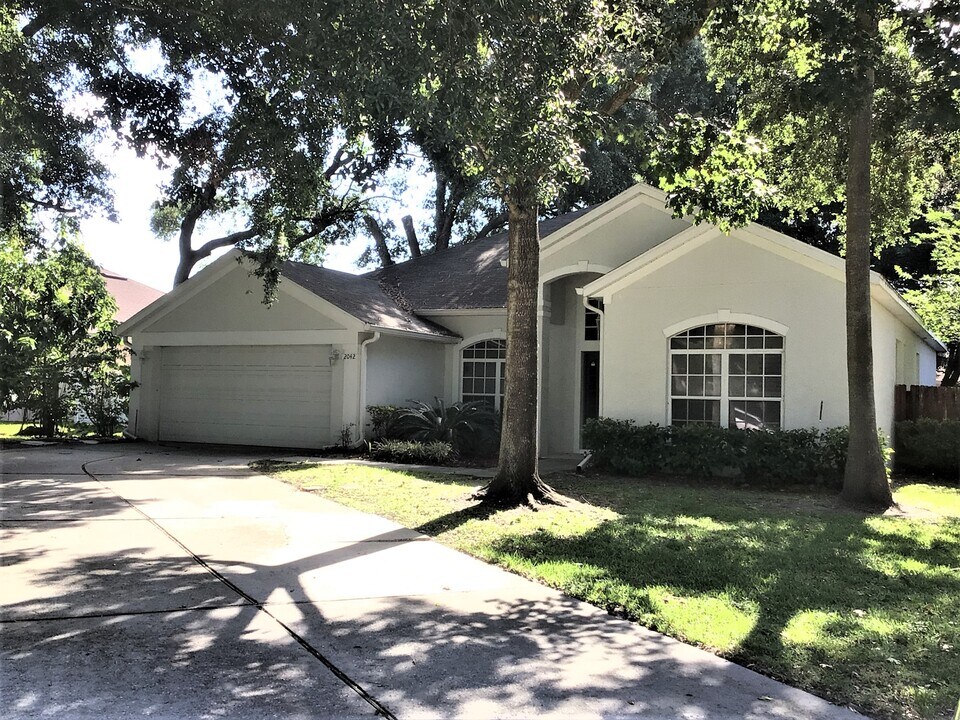 2042 Ancient Oak Dr in Ocoee, FL - Building Photo