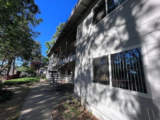 216 W Oak St in Colfax, CA - Building Photo - Building Photo