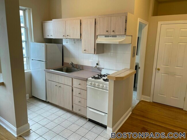 1189 Commonwealth Ave in Boston, MA - Building Photo - Building Photo