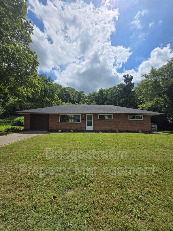 property at 2011 Lehigh Pl