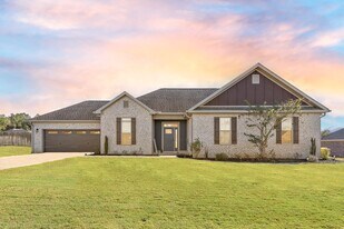 103 Allisha Ct in Enterprise, AL - Building Photo