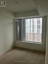 11-2611 Yorkville Ave in Toronto, ON - Building Photo - Building Photo