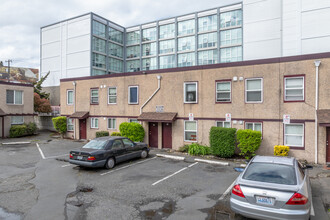 8600 Aurora Ave N in Seattle, WA - Building Photo - Building Photo