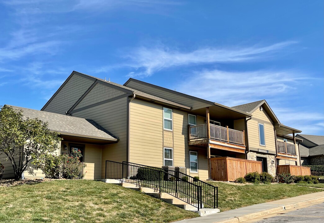 Cedar Crest Apartments in Overland Park, KS - Building Photo