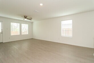 118 Willow Wy in Wilmer, TX - Foto de edificio - Building Photo