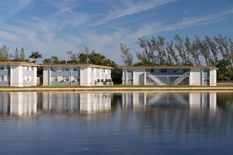 Stillwater Cove in Naples, FL - Building Photo - Building Photo