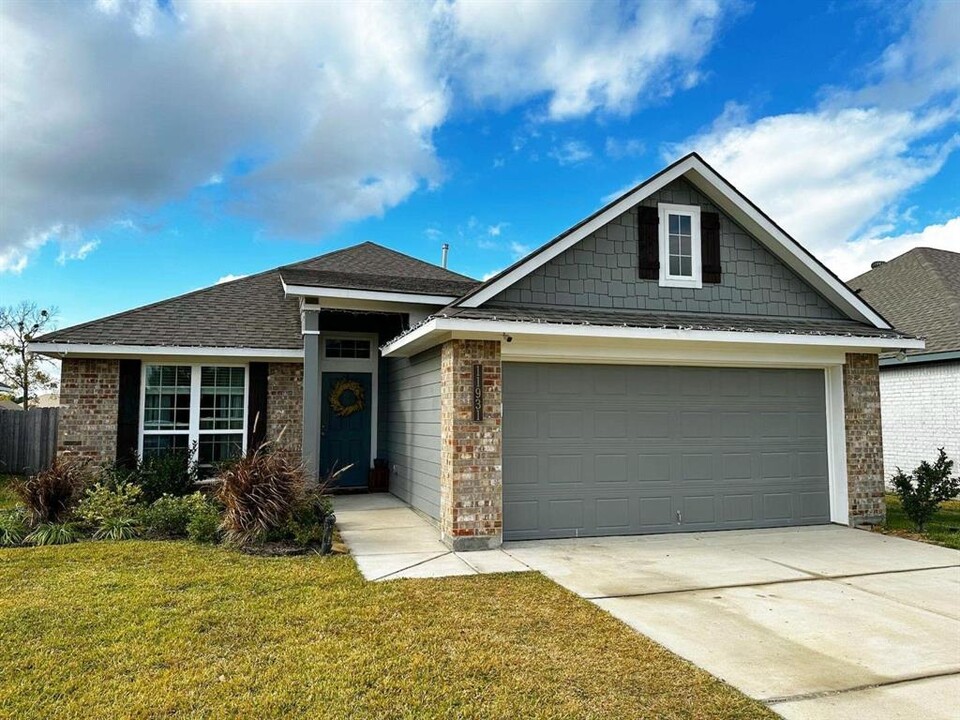 11931 Sunshine Park Dr N in Willis, TX - Building Photo