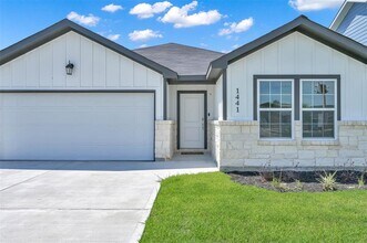 1441 Rd 5734 in Cleveland, TX - Foto de edificio - Building Photo