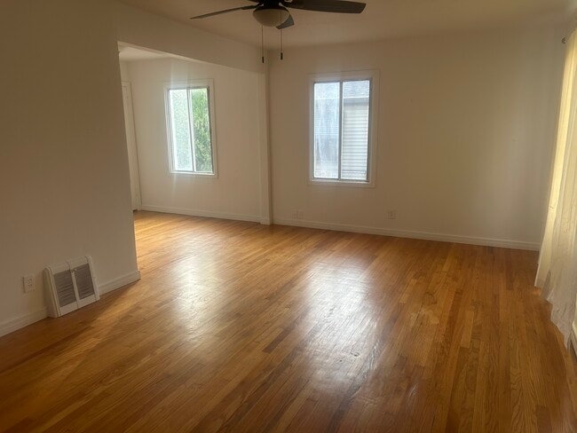 68 S Lakeview Dr in Clearfield, UT - Building Photo - Building Photo