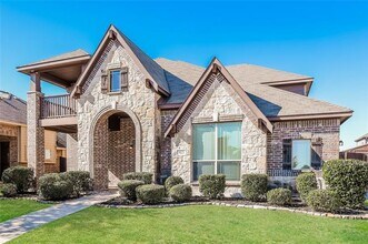 913 Willow Crest Dr in Midlothian, TX - Foto de edificio - Building Photo