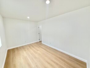 10714 Charnock Rd, Unit 10720.5 in Los Angeles, CA - Building Photo - Building Photo