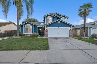 940 Collegeview Dr in Turlock, CA - Building Photo - Building Photo
