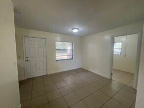 1117 NW 16th Ave in Chiefland, FL - Building Photo - Building Photo