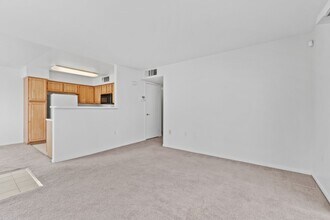 5710 E Tropicana Ave in Las Vegas, NV - Building Photo - Building Photo