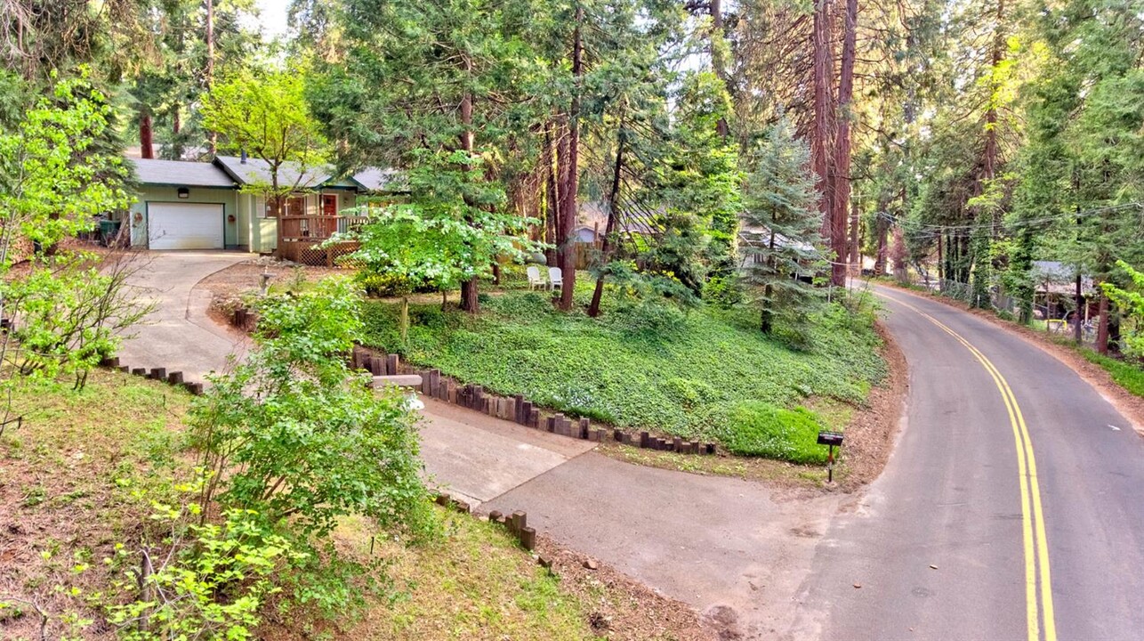 2801 Blair Rd in Pollock Pines, CA - Building Photo