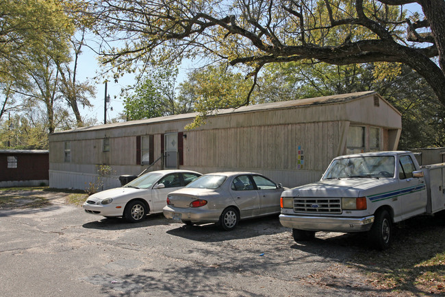 Plantation Park in Theodore, AL - Foto de edificio - Building Photo