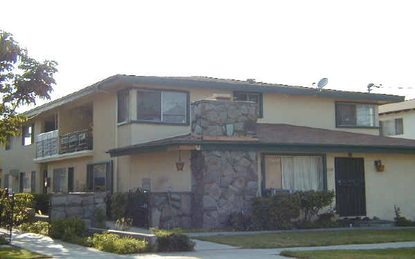 1507 S 4th St in Alhambra, CA - Foto de edificio