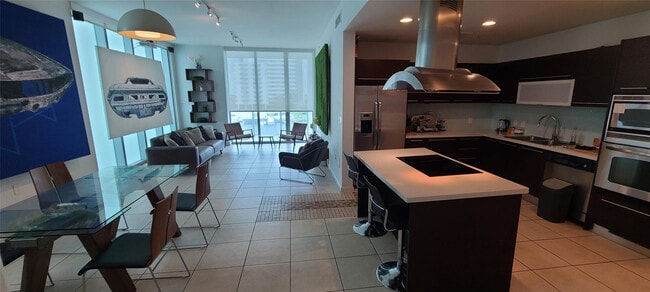 7928 East Dr in North Bay Village, FL - Building Photo - Building Photo