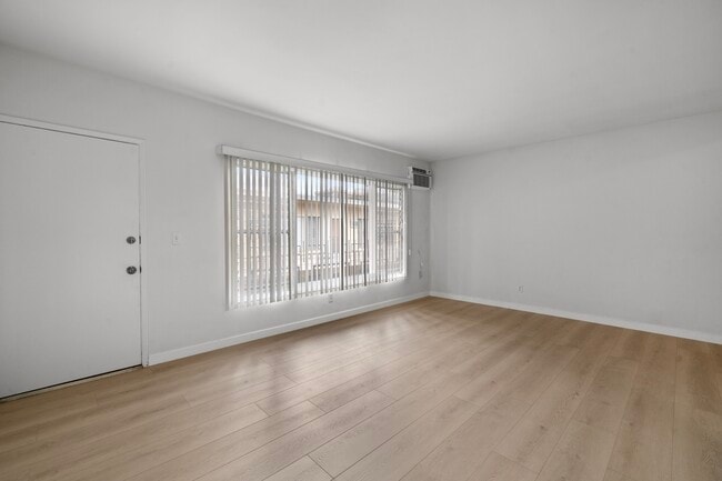 147 N Lapeer Dr in West Hollywood, CA - Building Photo - Building Photo