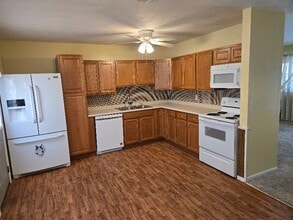 1249 E Walnut St in Galion, OH - Foto de edificio - Building Photo