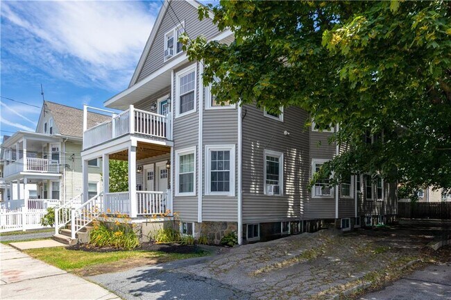 15 Radcliffe Ave in Providence, RI - Building Photo - Building Photo