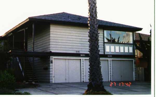 2693-2695 Bayshore Ave in Ventura, CA - Foto de edificio - Building Photo