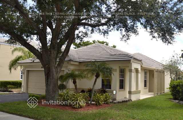 9032 Lake Park Cir S in Davie, FL - Building Photo