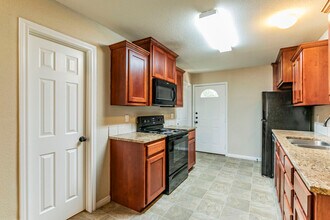 43 Addi Lane in Lacy Lakeview, TX - Building Photo - Building Photo