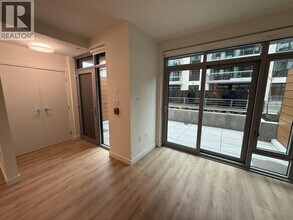 755 Harbourside Dr in North Vancouver, BC - Building Photo - Building Photo