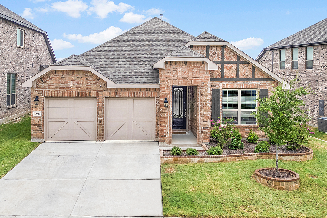 8920 Cattle Herd Dr in Fort Worth, TX - Foto de edificio