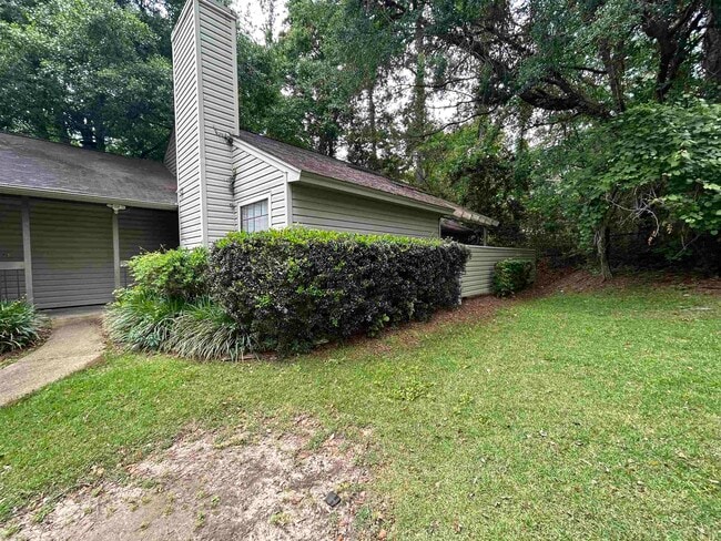 2201 Hartsfield Rd in Tallahassee, FL - Building Photo - Building Photo