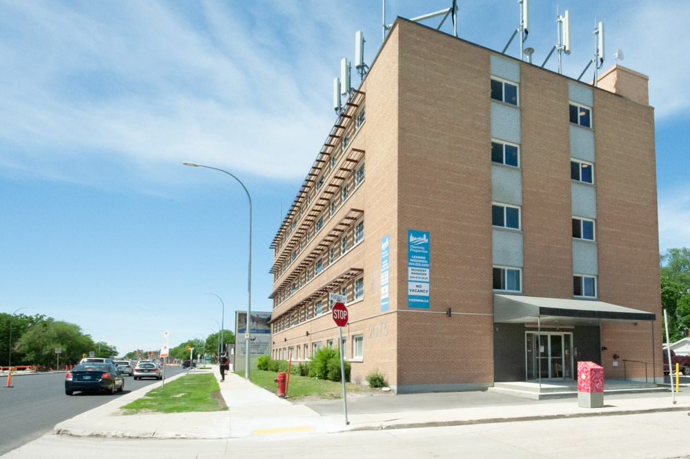 2075 Portage Av in Winnipeg, MB - Building Photo