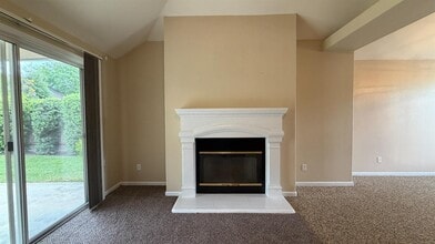 2274 E Skyview Ave in Fresno, CA - Building Photo - Building Photo