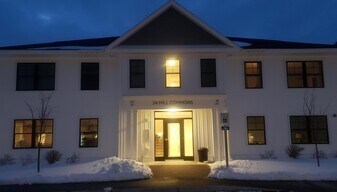 34 Mill Commons Dr, Unit #113 in Scarborough, ME - Building Photo