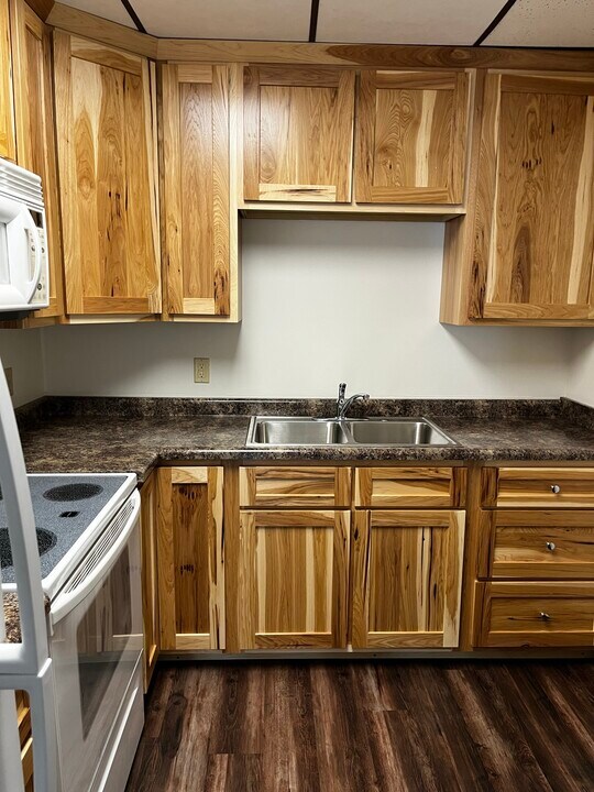225 Peak Hill Rd in Loganville, WI - Building Photo