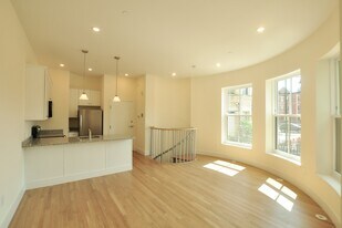 877 Beacon St, Unit 1 in Boston, MA - Building Photo