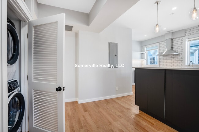 27 Linden St, Unit 3