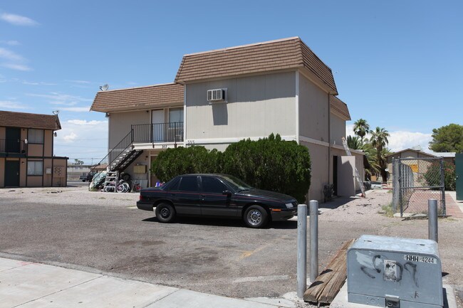 303 Eastminister in Henderson, NV - Building Photo - Building Photo