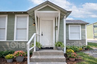 111 S Olive St in San Antonio, TX - Building Photo