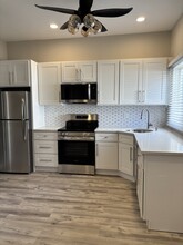 3 Dorchester Ct, Unit Suite #2 in Farmingville, NY - Foto de edificio - Building Photo