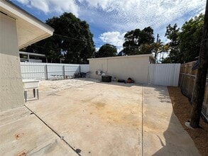 30 E 44th St in Hialeah, FL - Building Photo - Building Photo