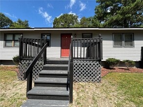 200 Bull Run St in Fayetteville, NC - Foto de edificio - Building Photo