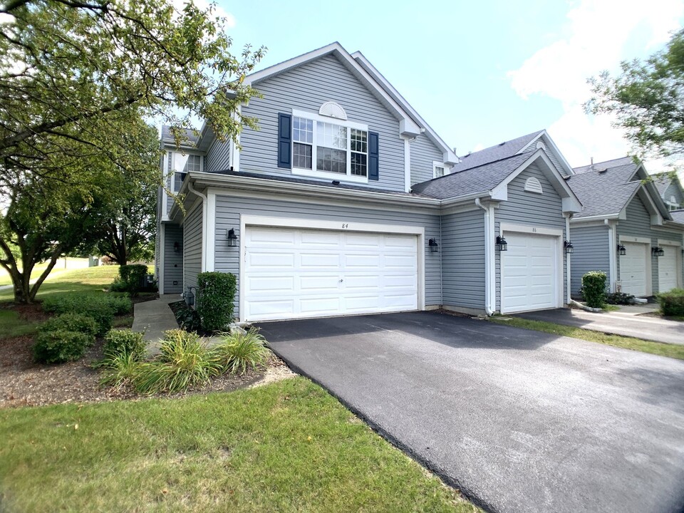 84 Harvest Gate in Lake In The Hills, IL - Building Photo