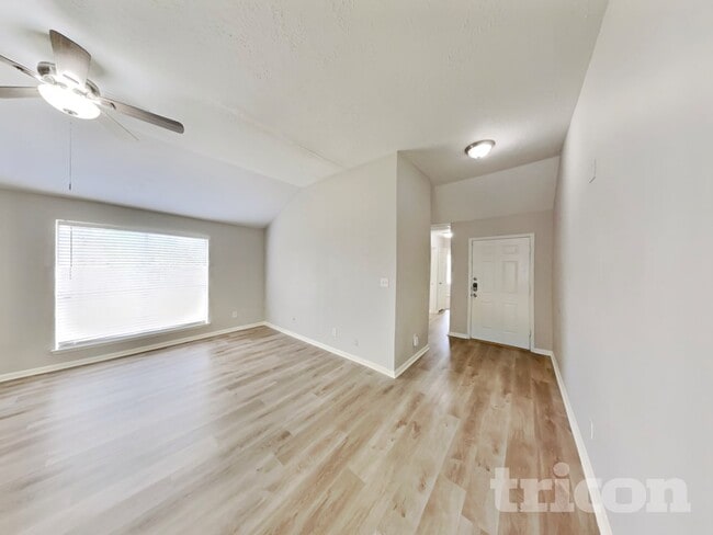 423 Lazy Ln in Montgomery, TX - Building Photo - Building Photo