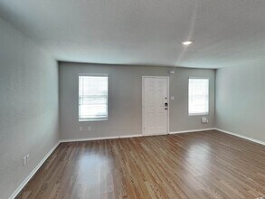 5528 Verdugos Pl in San Antonio, TX - Building Photo - Building Photo